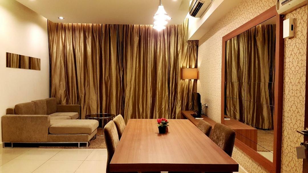 Regalia Exclusive Hostel Kuala Lumpur Extérieur photo